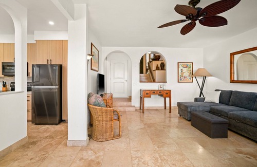 Bayview Copropriété | Calm island condo with ocean views & pool - walking distance from beaches