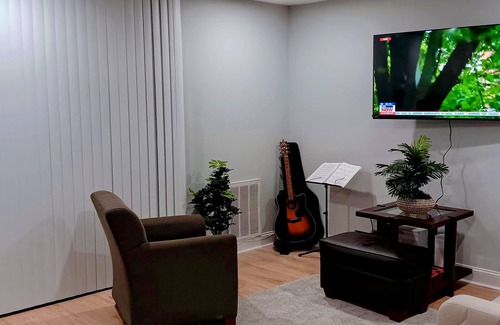 Gaithersburg Copropriété | Calm Palace Stay. The Away Home