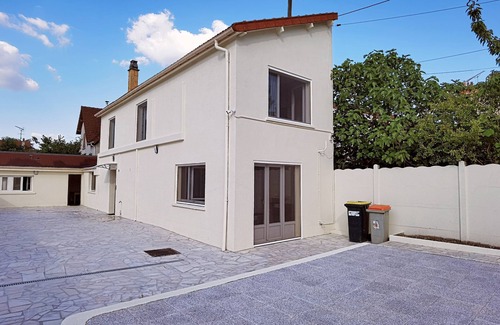 Villemomble Appartement | Calm Studio with AC/free charging parking(NO.4)