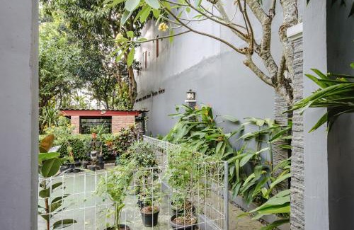 Pondok Aren Hôtel | Calma Coliving at Bintaro, Tangerang Selatan