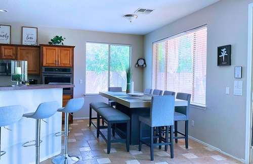 Maricopa Maison | Calming 5 Bed, 3 Bath, in Good Location