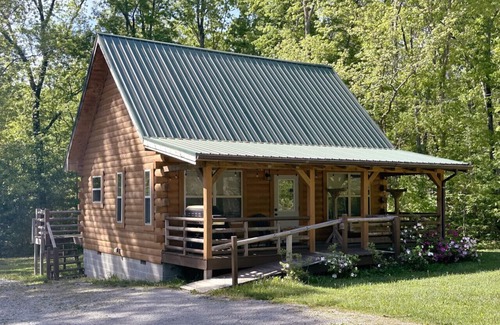 Monteagle Cabine | Calming Cabin: Peaceful | Relaxing | Close to Activities & The Caverns