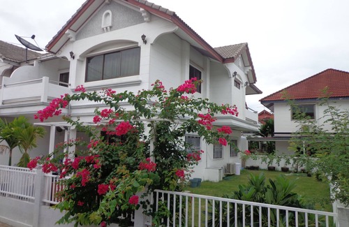 Saen Suk Villa | Calv-Inn 3 189m2 4 chambres 2 wc grand living et ktichen