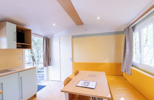 Bouzic Maison | Mobil-home "Calvi" : Vacances en Dordogne, Piscine Partagée & Mini-Ferme près de Sarlat