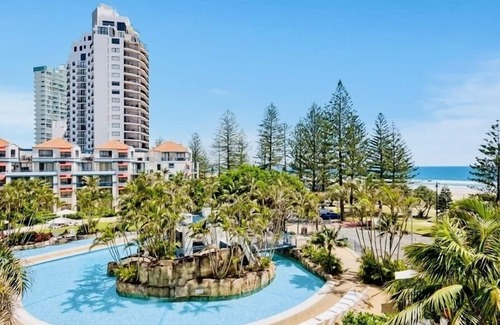 Coolangatta Appartement | Calypso Resort, Sleeps 8, Coolangatta Beach! Family Beachfront Apartment!