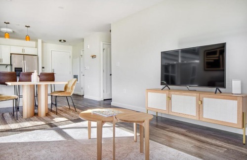 North Cambridge Appartement | Cambridge 2BR w WD Private access to Linr Park BOS-470