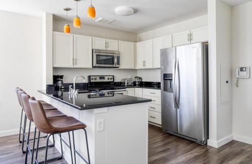North Cambridge Appartement | Cambridge 2BR w WD Private access to Linr Park BOS-470