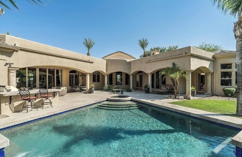 Paradise Valley Maison | Camelback Compound - 8 BR all ensuites. Heated Pool & Spa, Golf & 2 Guest Houses