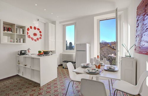 Lesa Appartement | Camelia Apartment in Villa Jejia, Lesa, Italy