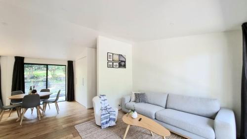 Mount Macedon Maison | Camellia Grove Retreat