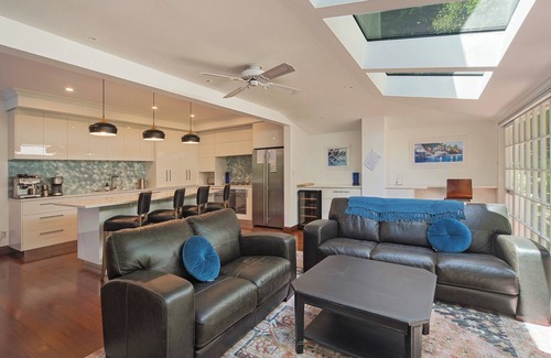 Nelson South Maison | Camellia House - Swimming Pool, Spa Pool, Walk to City!