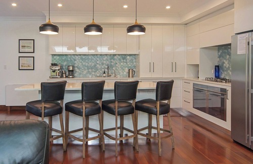 Nelson South Maison | Camellia House - Swimming Pool, Spa Pool, Walk to City!