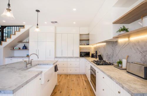 Berry Maison | Camellia - Pet Friendly - 3 Min Walk to Centre of Berry