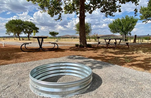 Cache Location De VR | Camp by the Wichita Mountains Wildlife Refuge