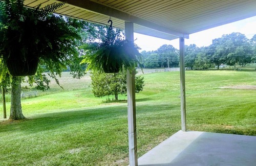 Killen Maison | Camp Creek Cottage 3br, 2ba w Outdoor Tent & Grill