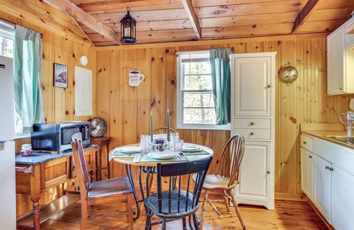 Waterboro Cabine | 'Camp Crescendo' Rustic Waterboro Cabin By Lake