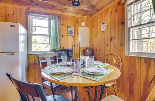 Waterboro Cabine | 'Camp Crescendo' Rustic Waterboro Cabin By Lake