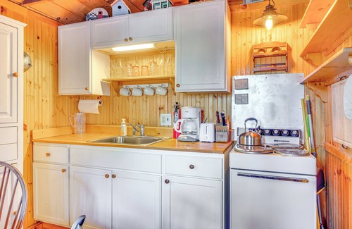 Waterboro Cabine | 'Camp Crescendo' Rustic Waterboro Cabin By Lake