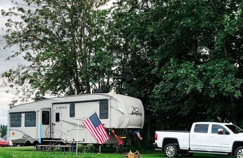 Lynden Location De VR | Camp in The Country From the Comforts of Your RV