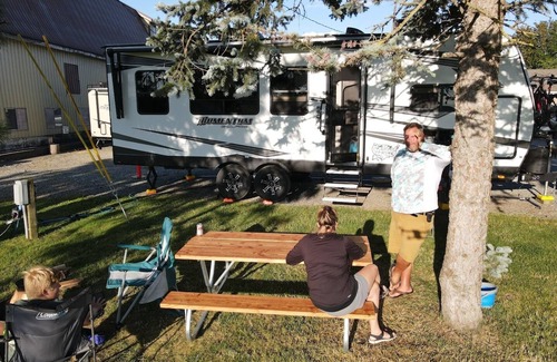Lynden Location De VR | Camp in The Country From the Comforts of Your RV