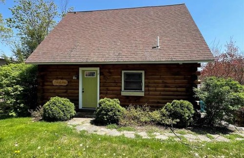 Standish Maison | CAMP MARCY LIMIT 8 cottage