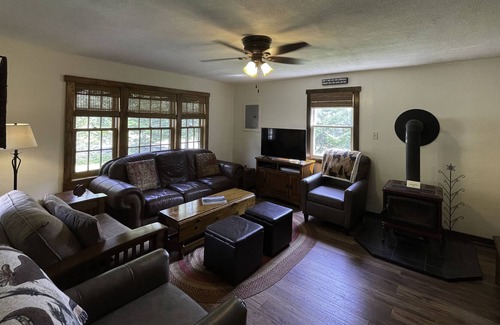 Eagle Bay Cabine | Camp Orvis by West Pond
