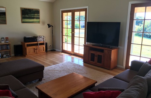 Greta Maison | Camp Road Cottage - located at Hunter Valley