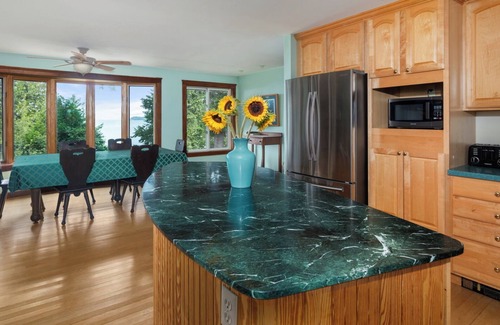 Shelburne Cottage | Camp Roosevelt on Lake Champlain