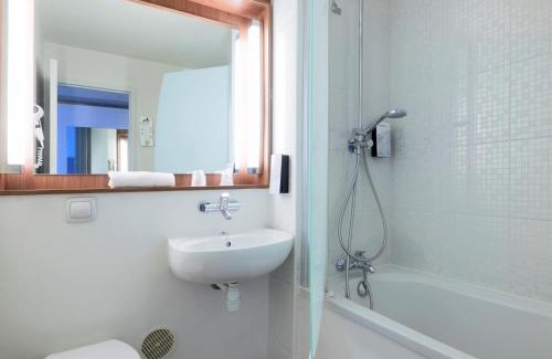 Petite-Foret Hôtel | Campanile Valenciennes - Petite-Forêt