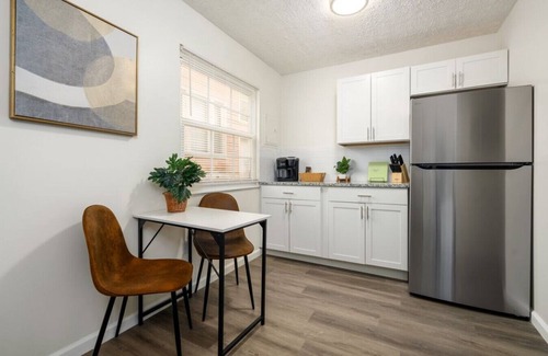 University District Appartement | Campbell at the Quad- 2BR 1BA Apt| North Campus