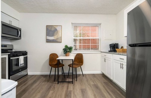 University District Appartement | Campbell at the Quad- 2BR 1BA Apt| North Campus