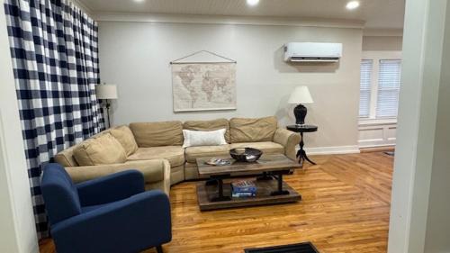 Jackson Maison | Campbell Street Charm