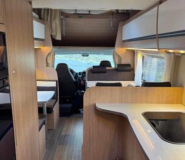 Hliðar Appartement | Camper Van 2018 Fiat capron A72 model