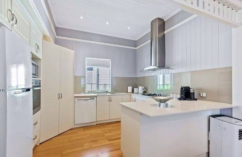 Camp Hill Maison | 3BR Retreat 7km to Brisbane CBD