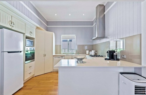 Camp Hill Maison | 3BR Retreat 7km to Brisbane CBD