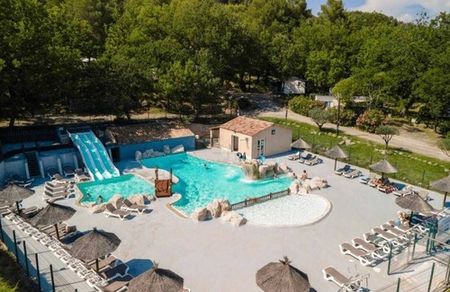 Callas Maison | Camping 2 étoiles - Parc aquatique - efadbg