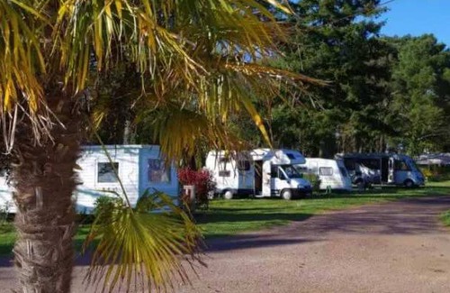 Guemene-Penfao Maison | Camping 3 étoiles - Piscine - eebebh