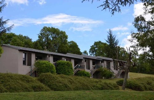 Meyrueis Maison | Camping 3 étoiles - Piscine - eeegge
