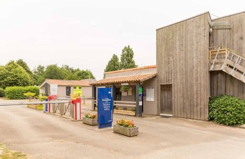 Avrille Maison | Camping 3 étoiles - Piscine - ccbafec