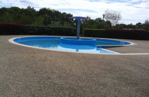 Pressignac Maison | Camping 4 étoiles - Piscine - ccbbghg