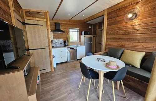 Coulon Maison | Camping 4 étoiles - Piscine - ccbbdhb