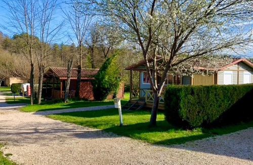 Casties-Labrande Autre | Camping Familial paisible avec piscine, mobil home , chalet, Studio & emplacement nue