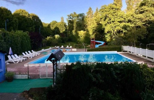 Saint-Honore-les-Bains Maison | Camping 3 étoiles - Piscine - ccbbhgb