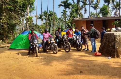 Meppadi Location De VR | Camping à WAYANAd lors d'une escapade tropicale