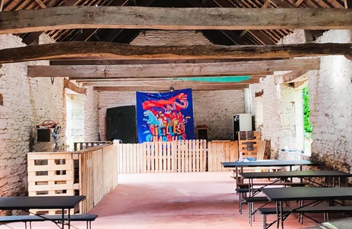 Motreff Location De VR | Camping 5 min de Carhaix. Vieilles Charrues. ptt dej navette et piscine inclus