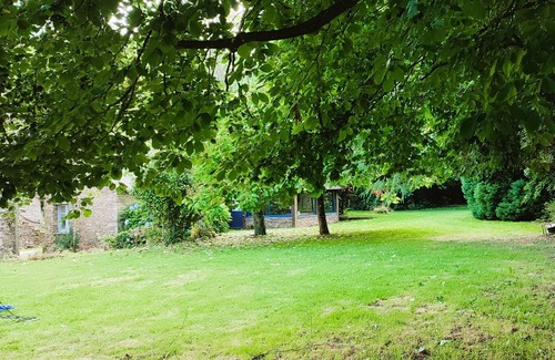 Motreff Location De VR | Camping 5 min de Carhaix. Vieilles Charrues. ptt dej navette et piscine inclus