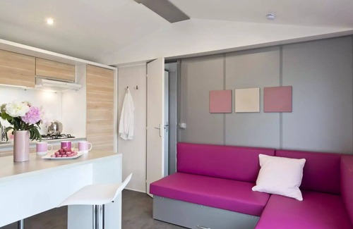 Boisseron Maison | Mobil-home PRESTIGE 33m² (2 chambres) - 2 Salles de Bains CLIMATISE / LAVE VAISSELLE / TV INCLUSE dans chaque chambre - terras