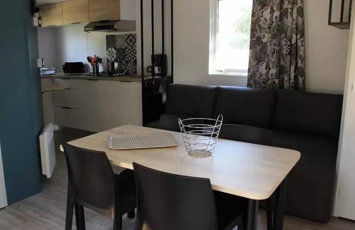 Junas Maison | MOBIL HOME Confort Plus Climatisé - TV - 2 ch - 32.80m² / Jasmin et Mimosa 4 personnes
