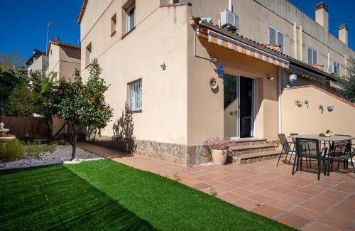 Torredembarra Maison | CAN LOLA Estupenda casa de 4 habitaciones con jardín a 150 metros de la playa