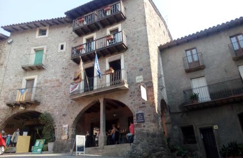 Santa Pau Hôtel | CAN MENCIÓ - Plaça Major